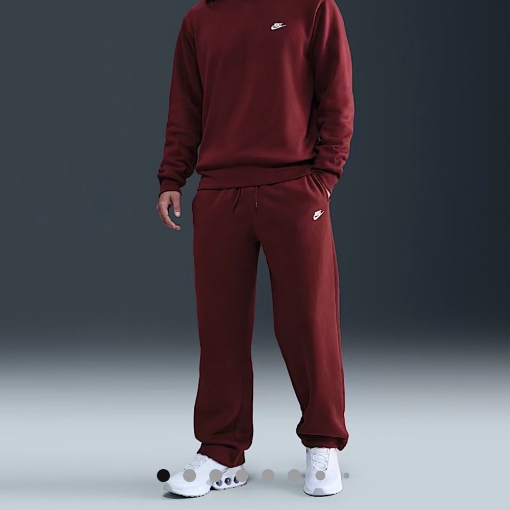Nike Men's Maroon Joggers